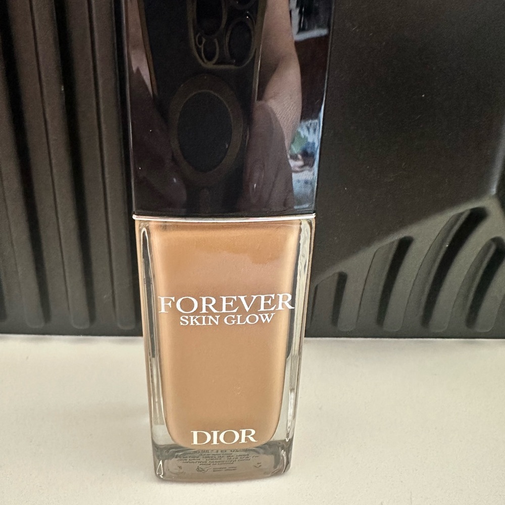 Dior Forever Skin Glow Foundation in 3W Warm Beige brand new without box